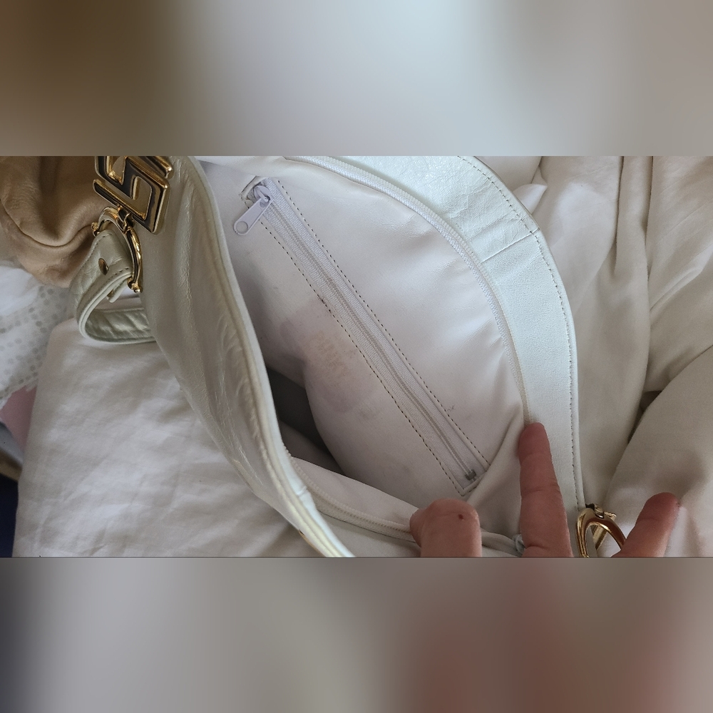 White And Champagne Colored Genuine Leather Bag. - Picture 7 of 7